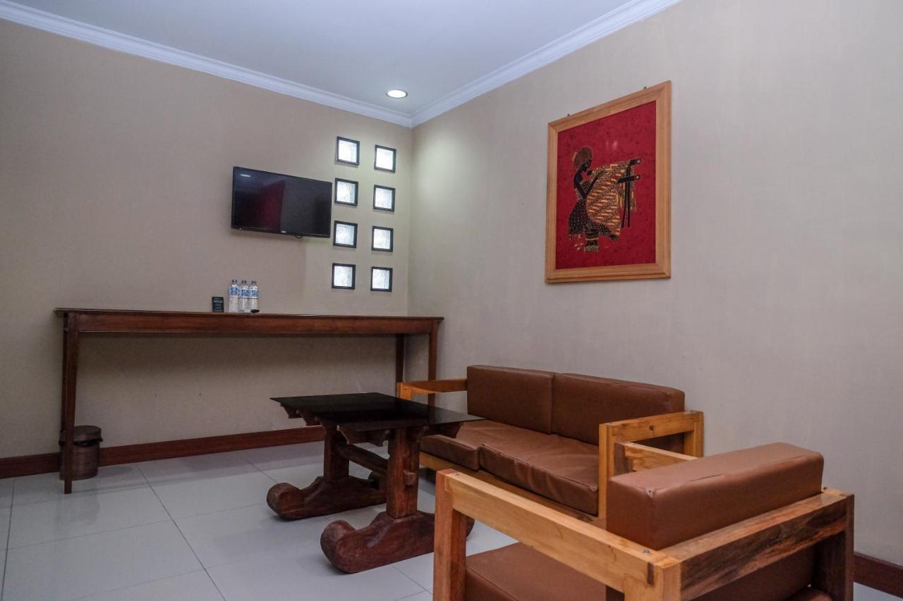 Urbanview Hotel Syariah Wisnugraha By Reddoorz Γιογκιακάρτα Εξωτερικό φωτογραφία